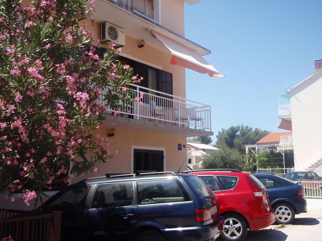 Apartments Nika Vodice Bagian luar foto